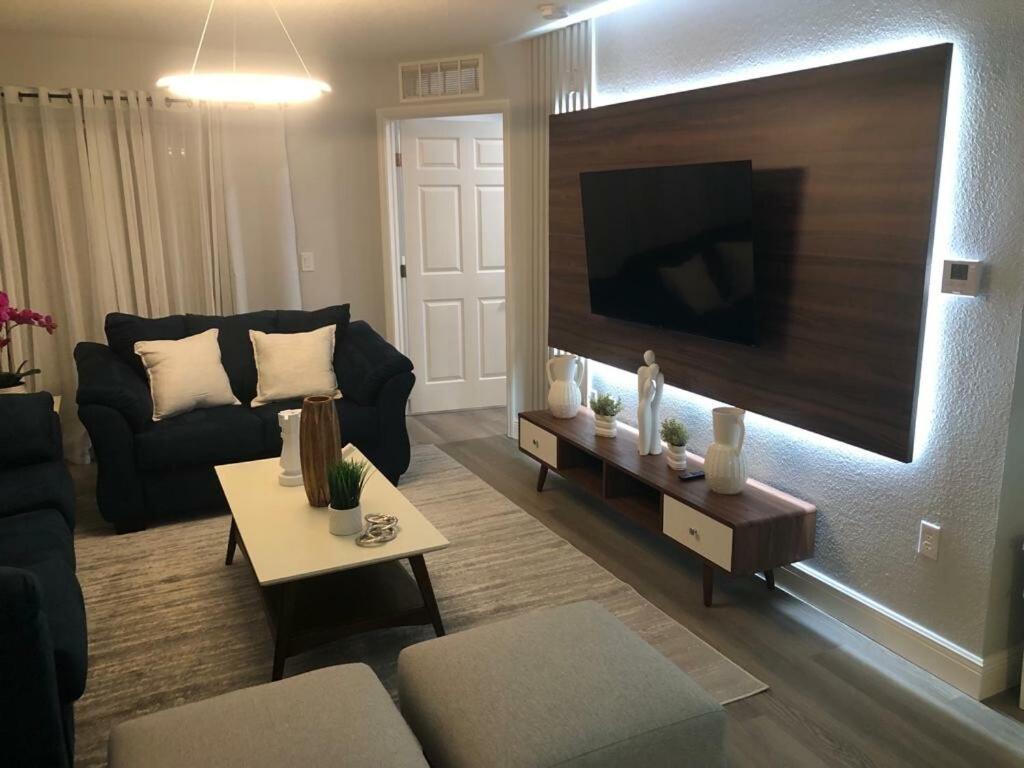 Apartment Cozy Near With 3 Bedrooms *