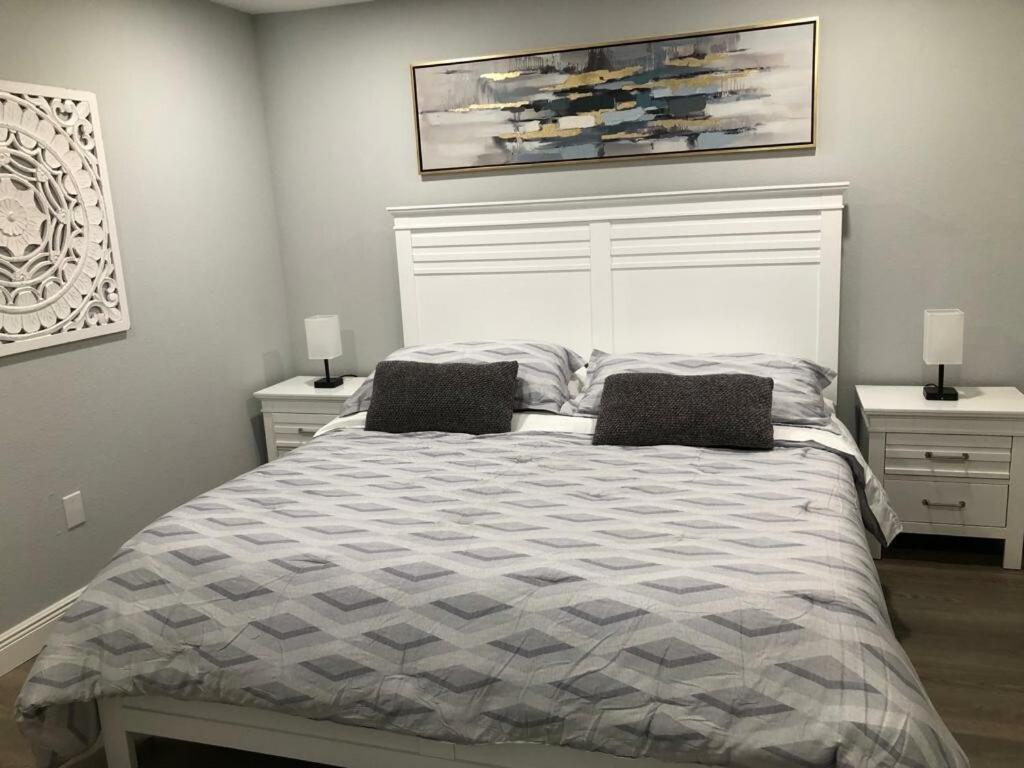 Apartment Cozy Near With 3 Bedrooms *